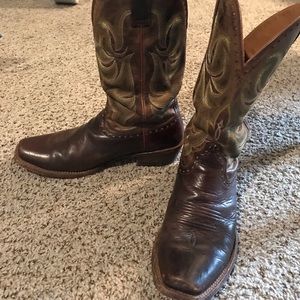 Ariat men’s cowboy boots